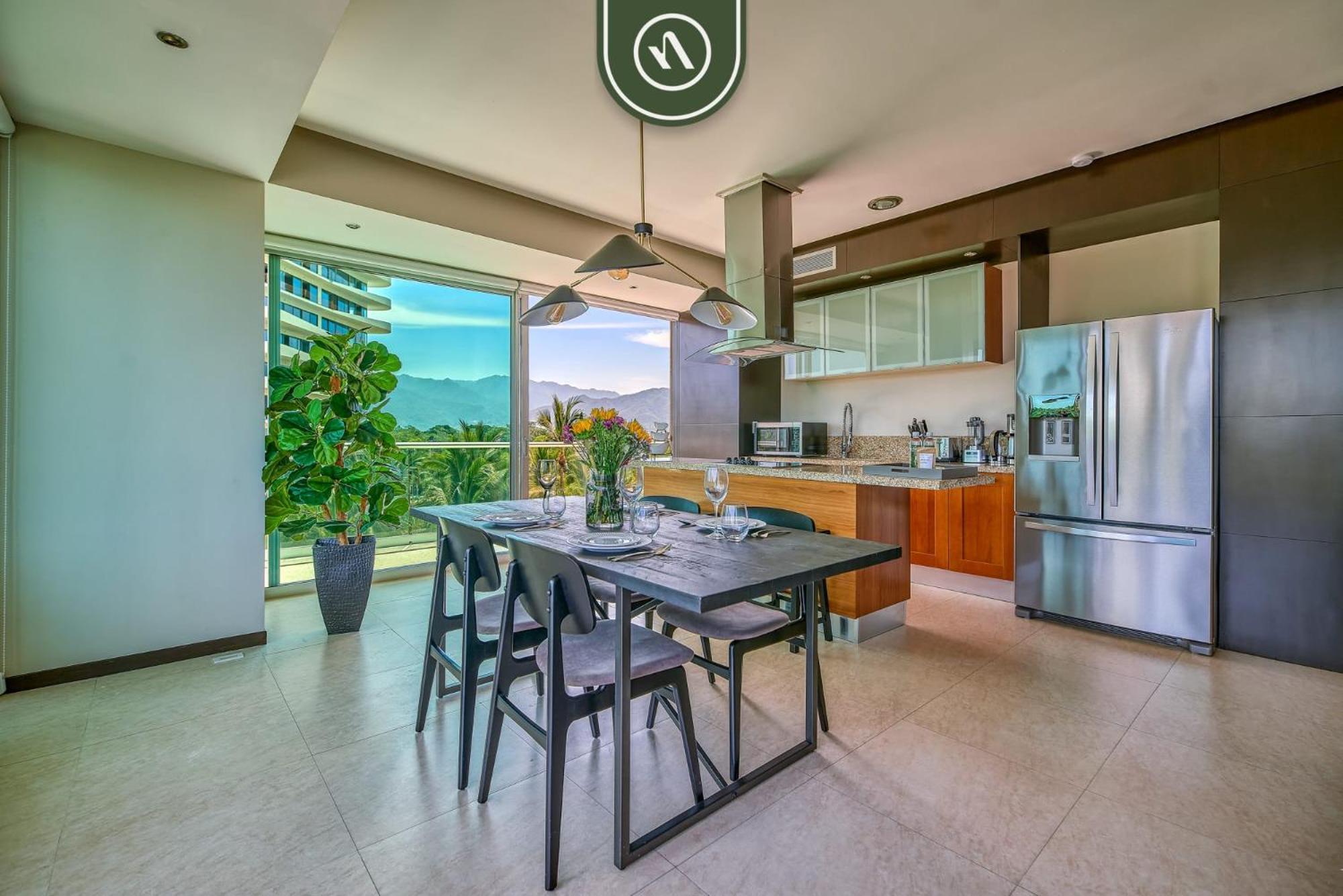 Luxury Oceanfront 2br With Private Balcony