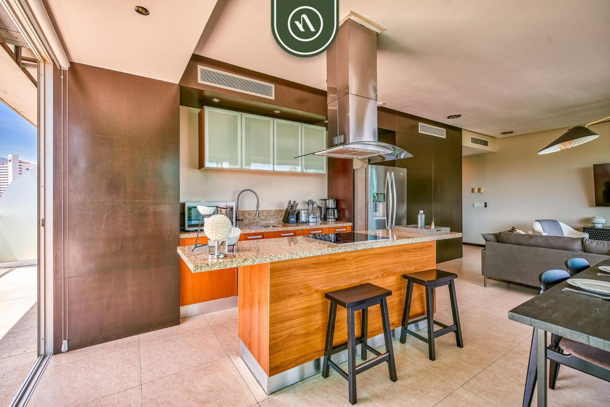Luxury Oceanfront 2br With Private Balcony Apartment *