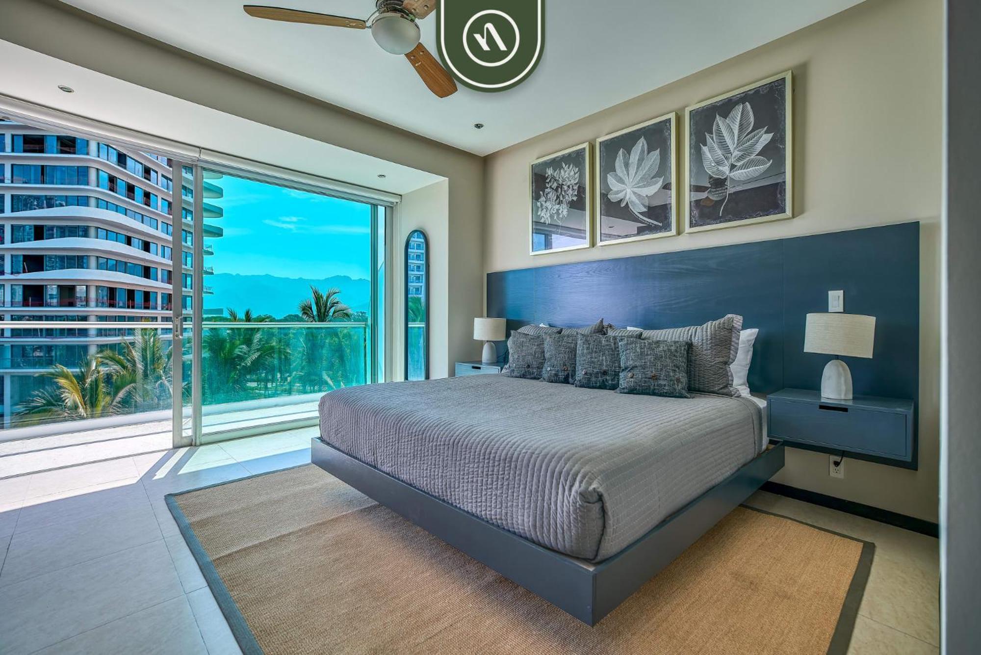 Luxury Oceanfront 2br With Private Balcony Apartment