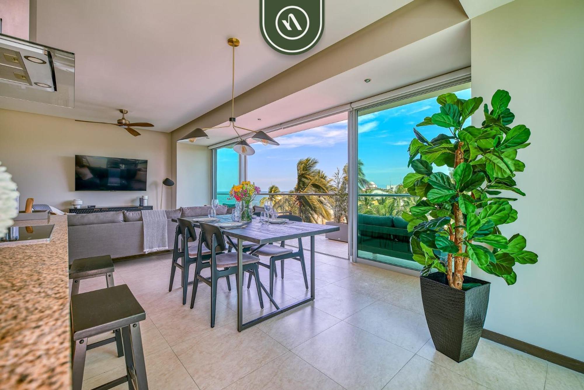 Luxury Oceanfront 2br With Private Balcony