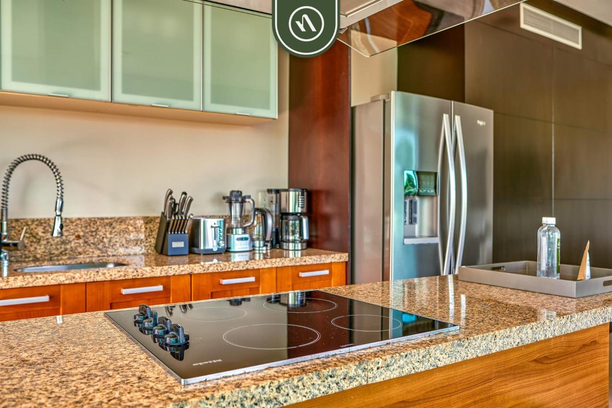 Luxury Oceanfront 2br With Private Balcony Apartment *