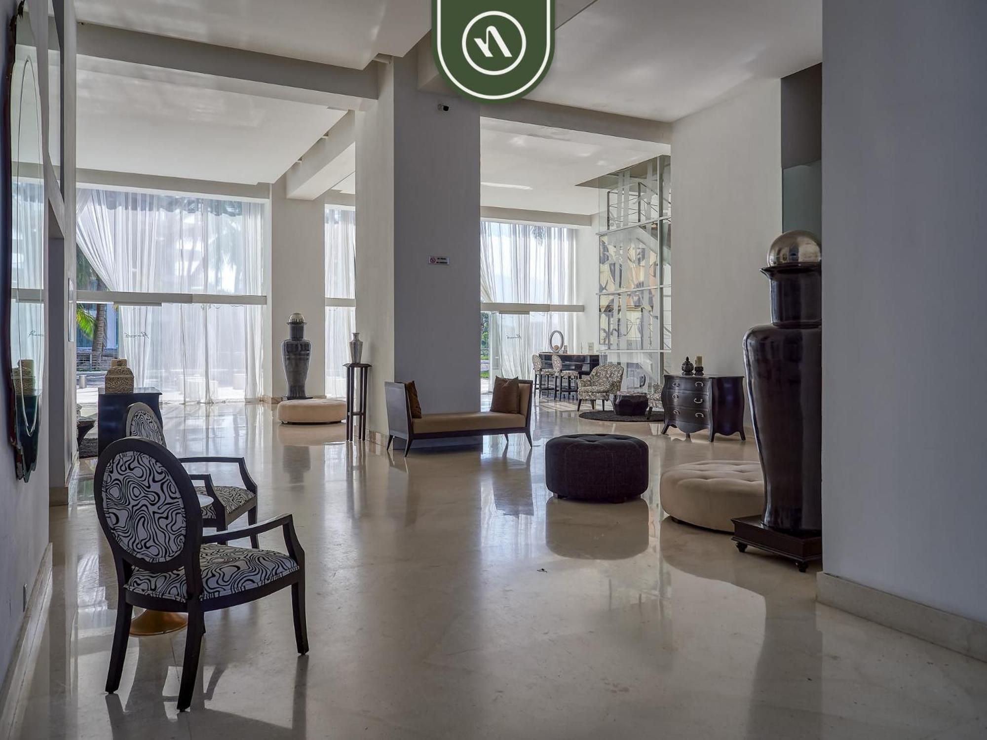 Luxury Oceanfront 2br With Private Balcony Apartment