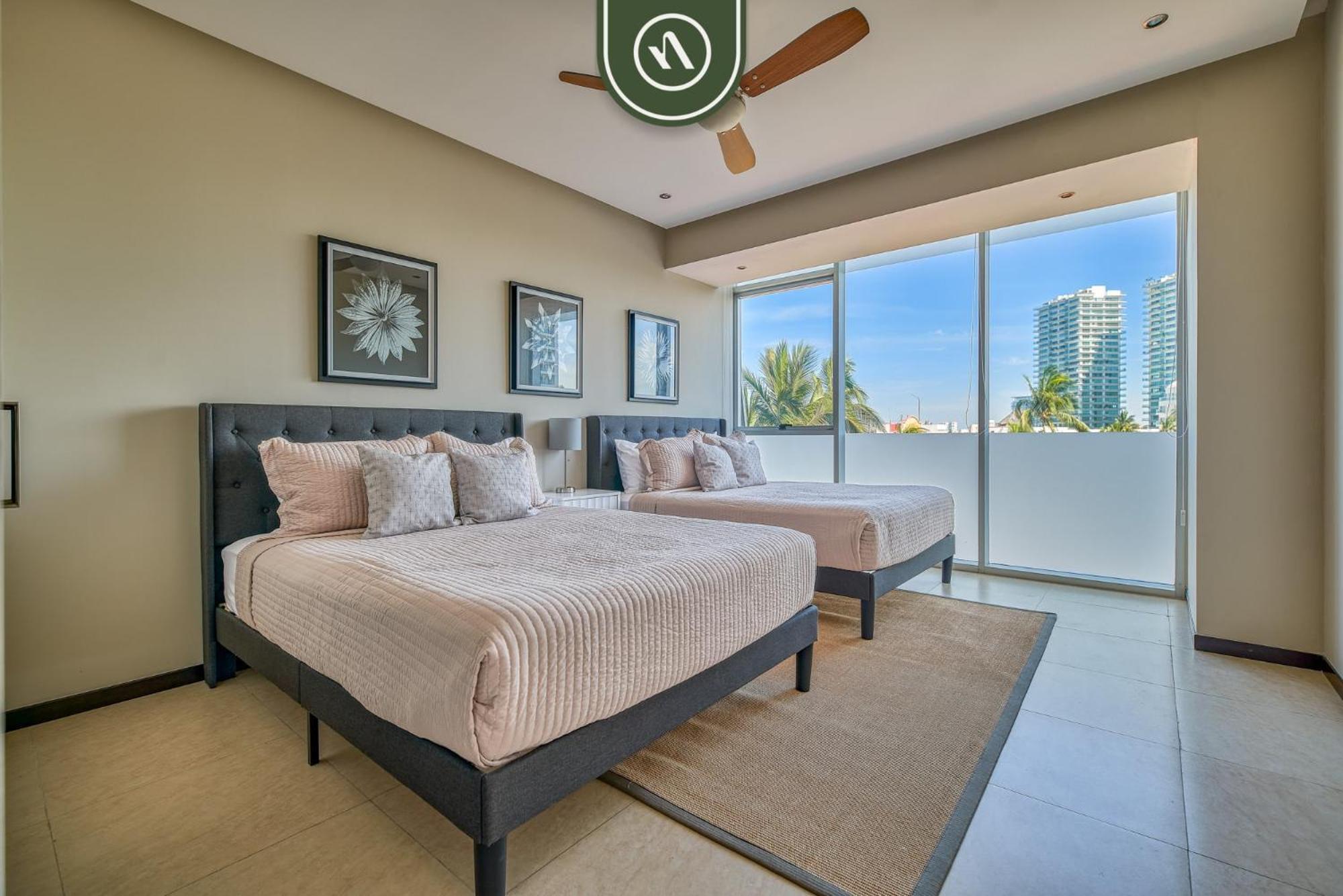 Luxury Oceanfront 2br With Private Balcony Apartment