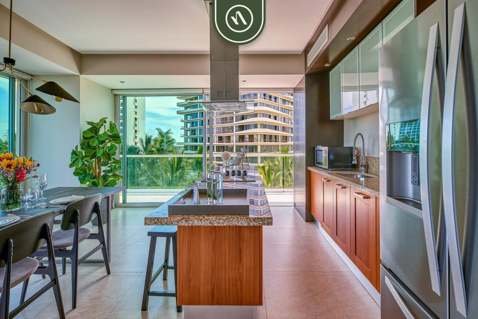 Luxury Oceanfront 2br With Private Balcony Apartment