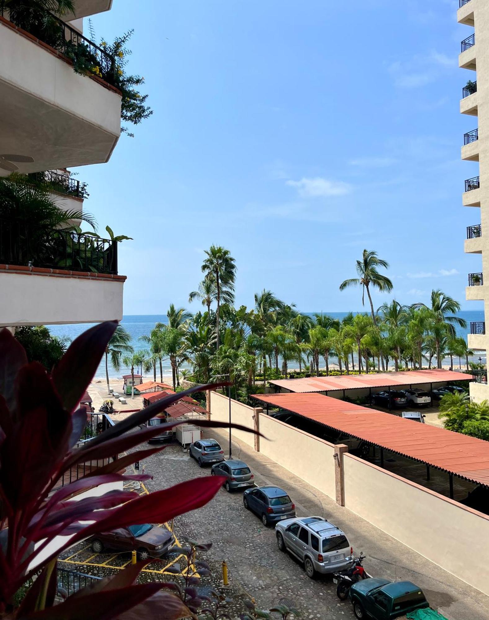 Beautiful Jr In The Heart Of Half A Block From The * Puerto Vallarta
