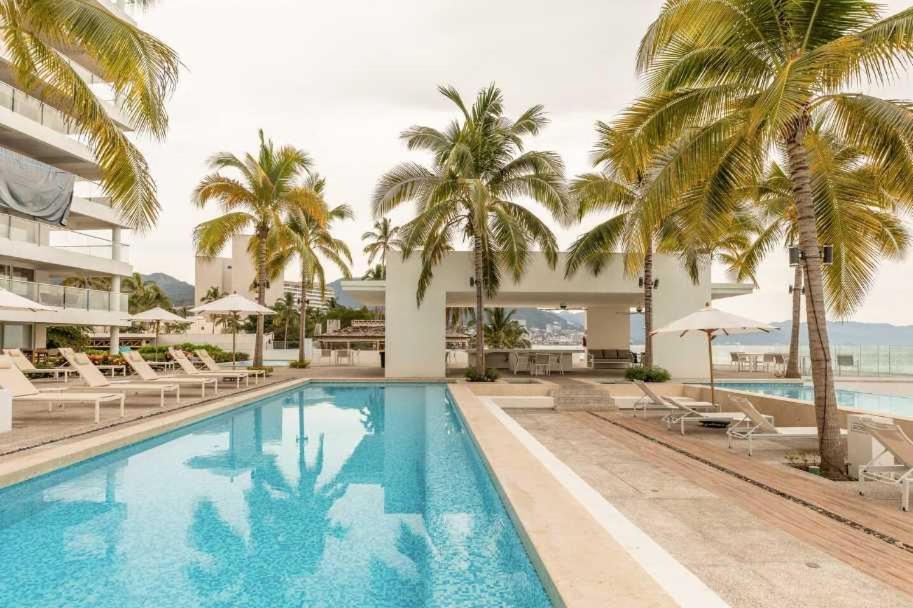 Bright Ocean Views & Pool