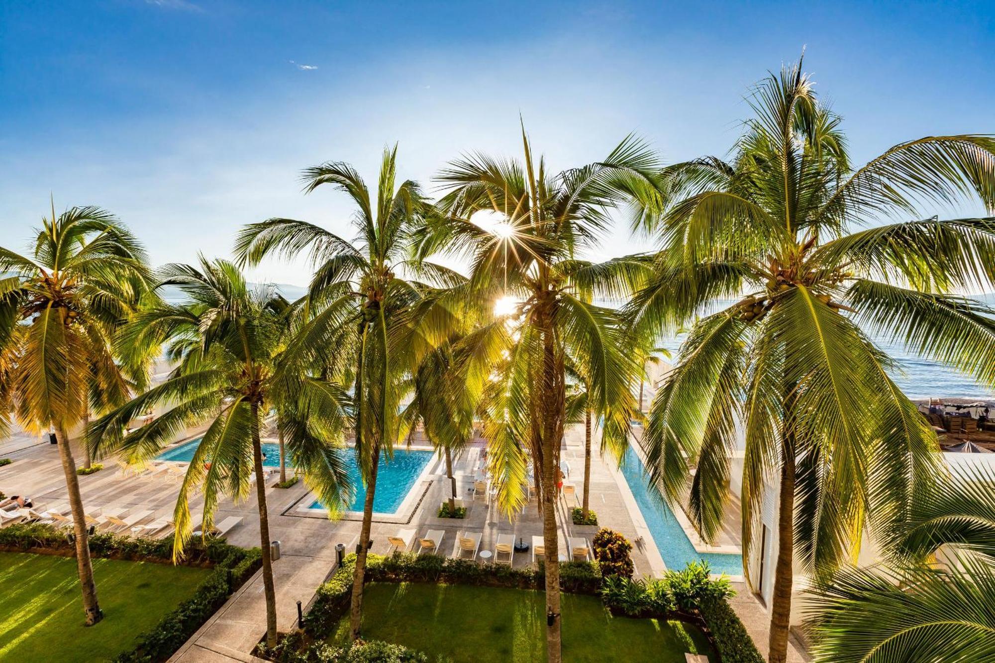 Apartment Bright Ocean Views & Pool