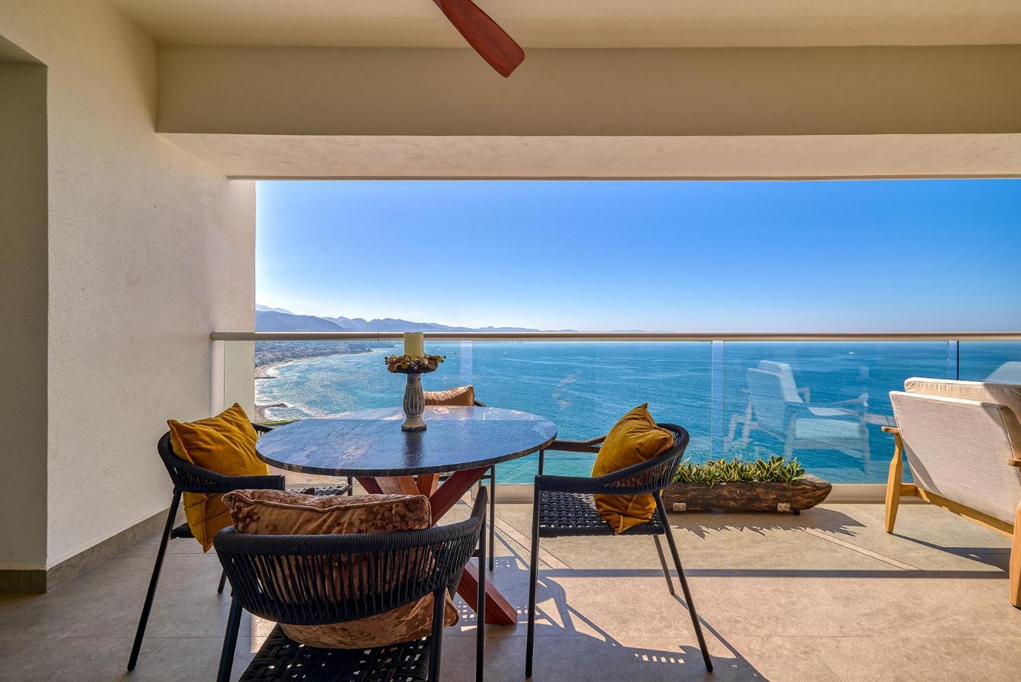 Oceanfront Apartment *