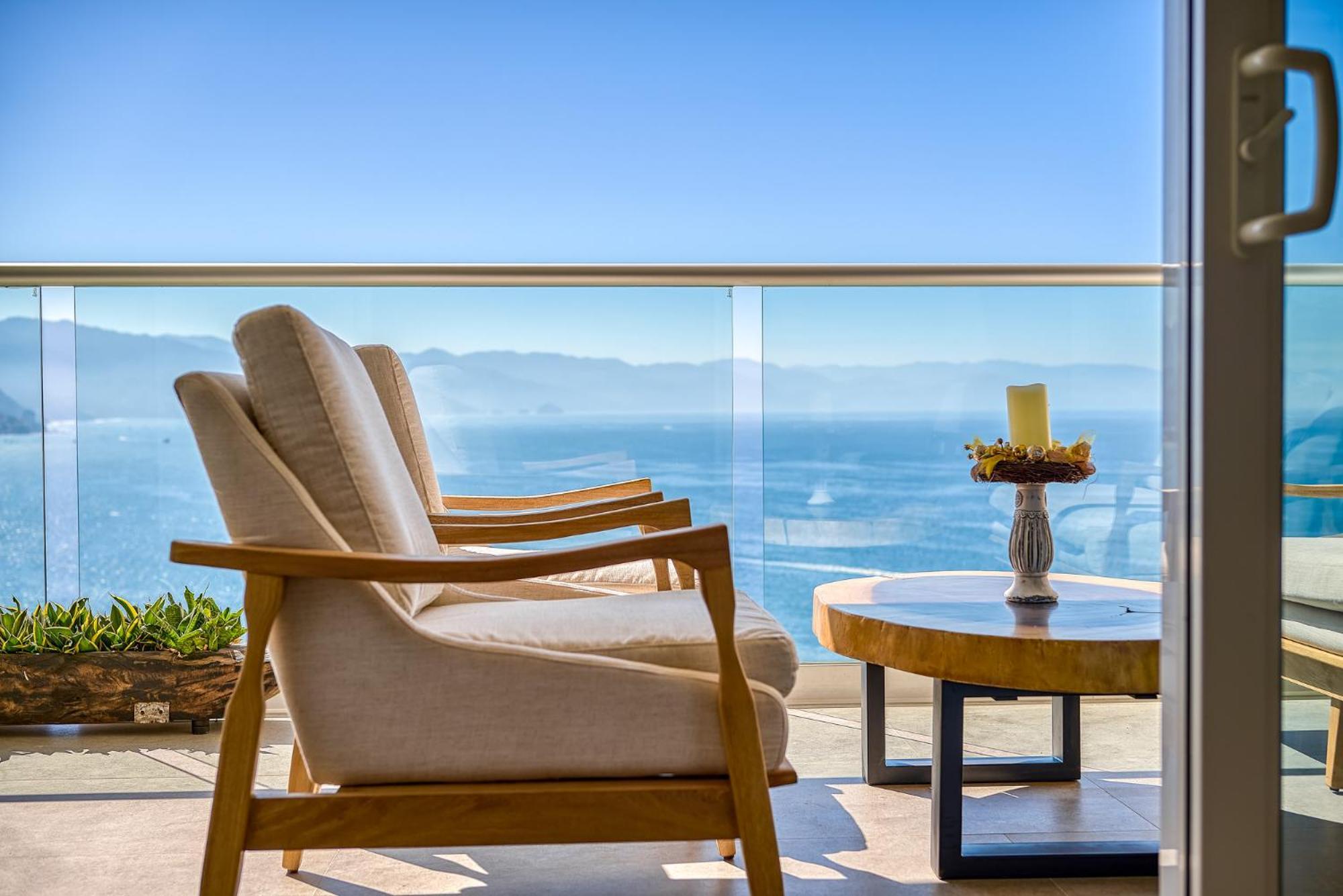 Oceanfront Apartment *