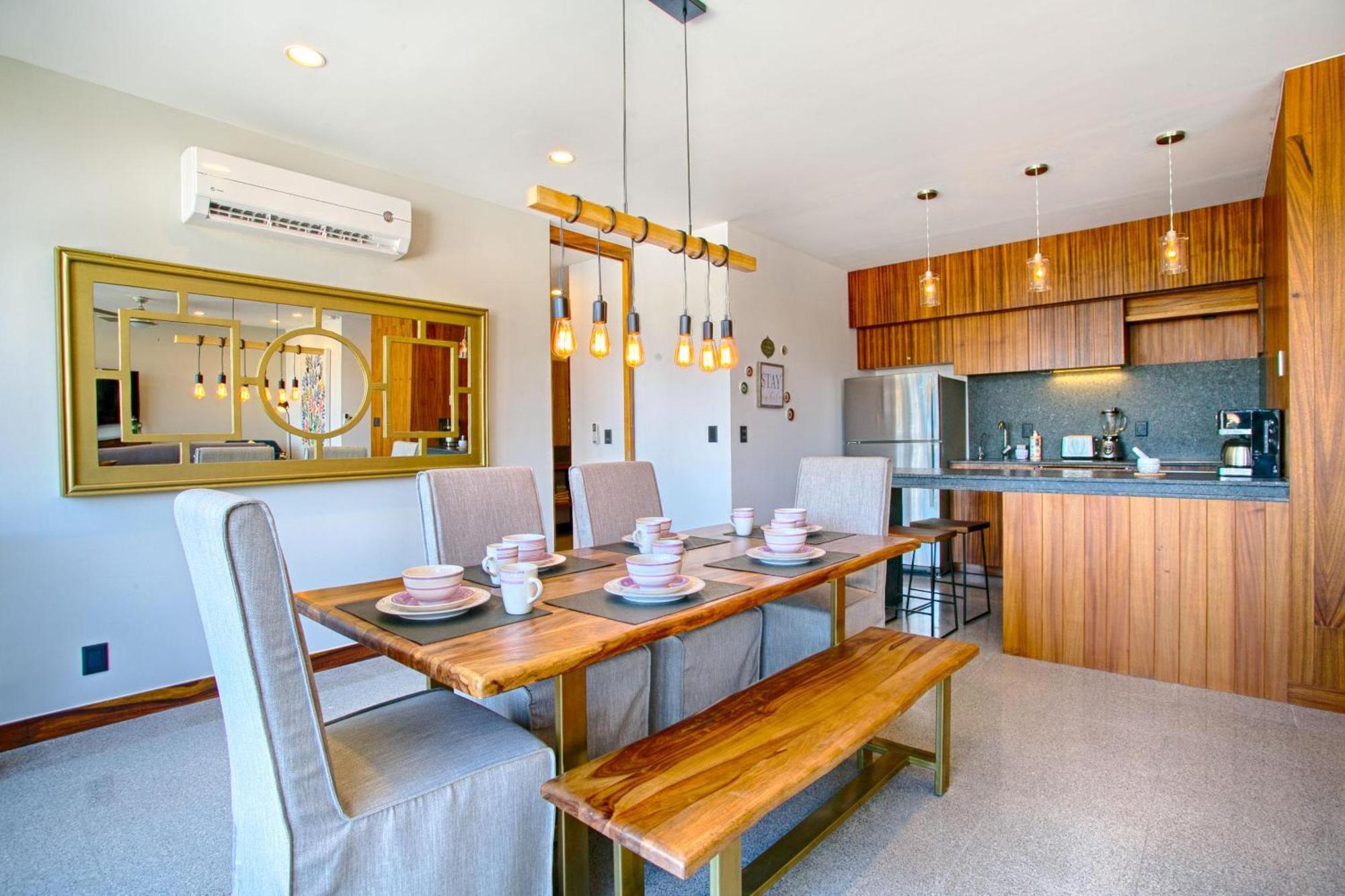 Holiday home Chic, Spacious Condo, Great Walkability, Pool, Gym, Rooftop Views Puerto Vallarta