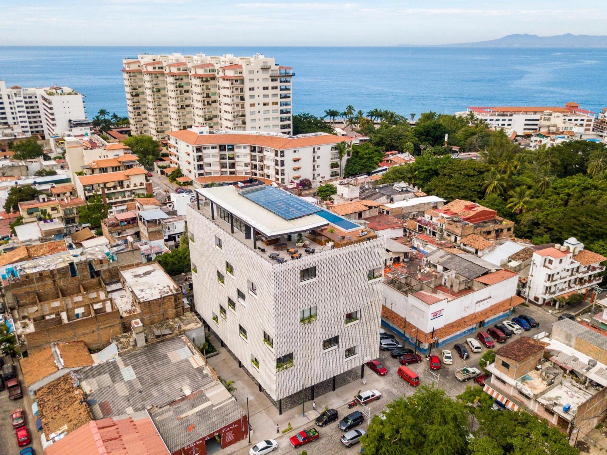 Holiday home Chic, Spacious Condo, Great Walkability, Pool, Gym, Rooftop Views