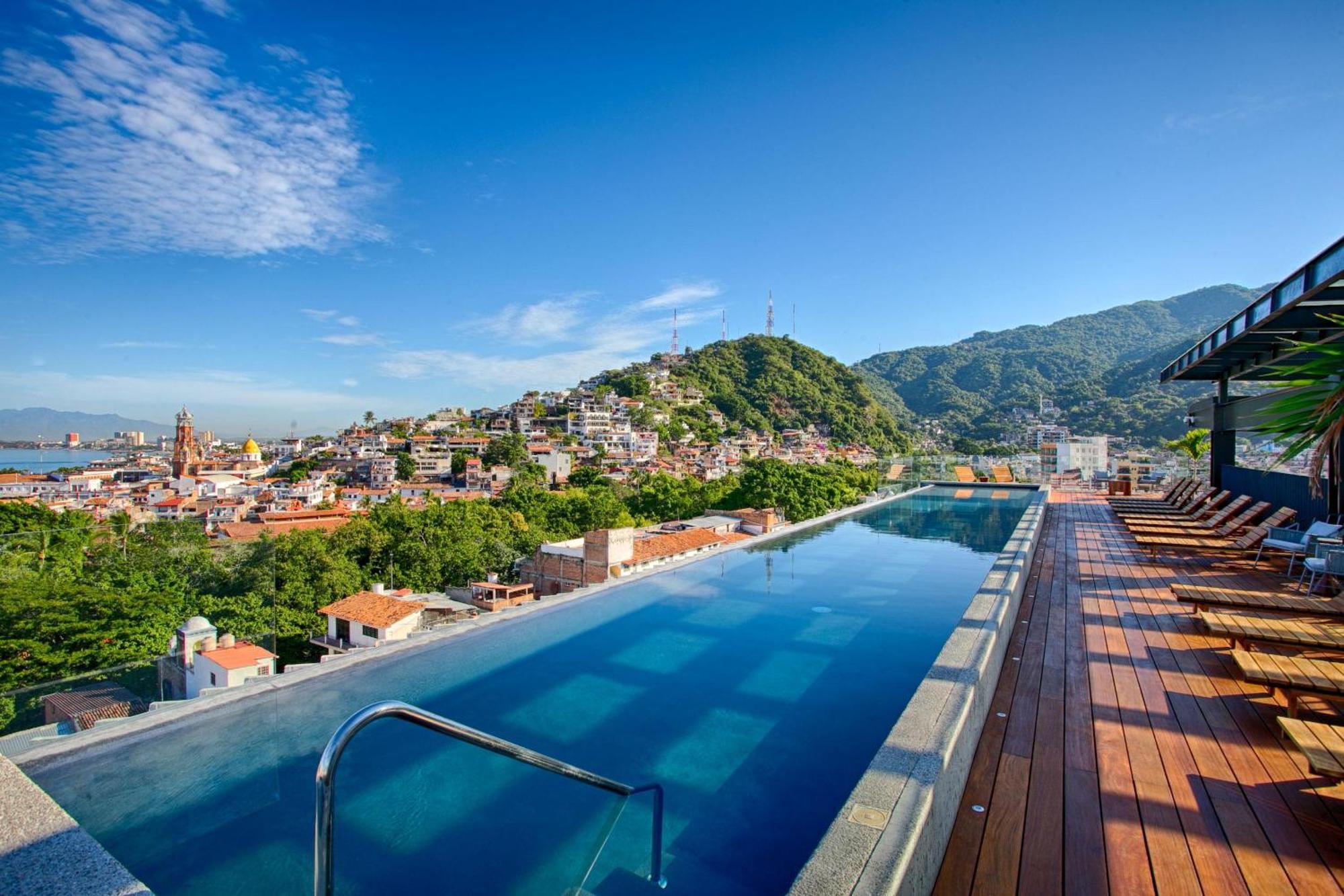 Chic, Spacious Condo, Great Walkability, Pool, Gym, Rooftop Views *