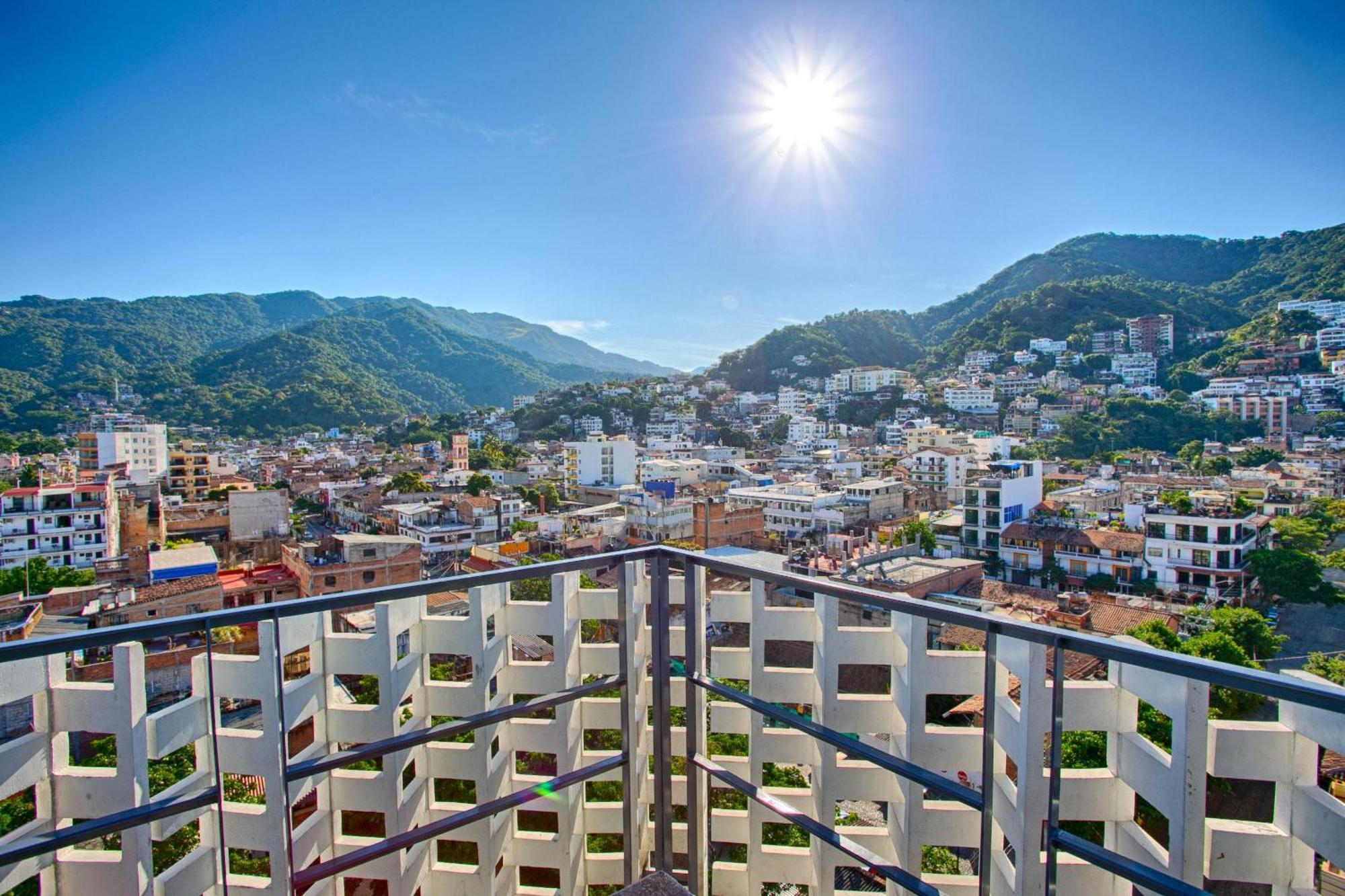 Chic, Spacious Condo, Great Walkability, Pool, Gym, Rooftop Views * Puerto Vallarta