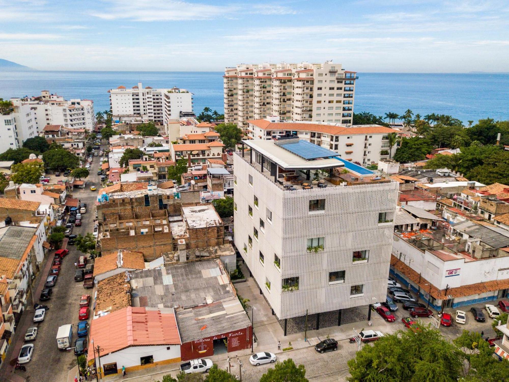 Holiday home Chic, Spacious Condo, Great Walkability, Pool, Gym, Rooftop Views