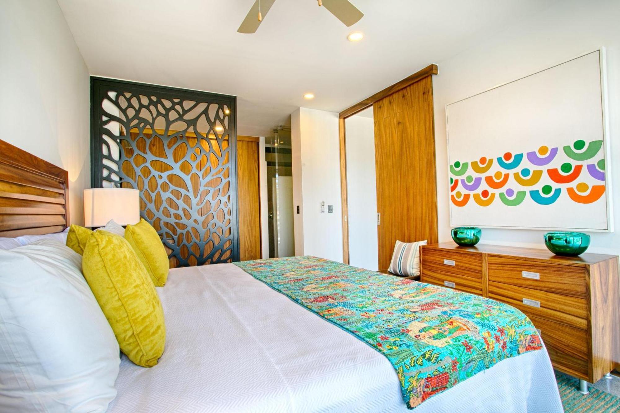 Holiday home Chic, Spacious Condo, Great Walkability, Pool, Gym, Rooftop Views Puerto Vallarta