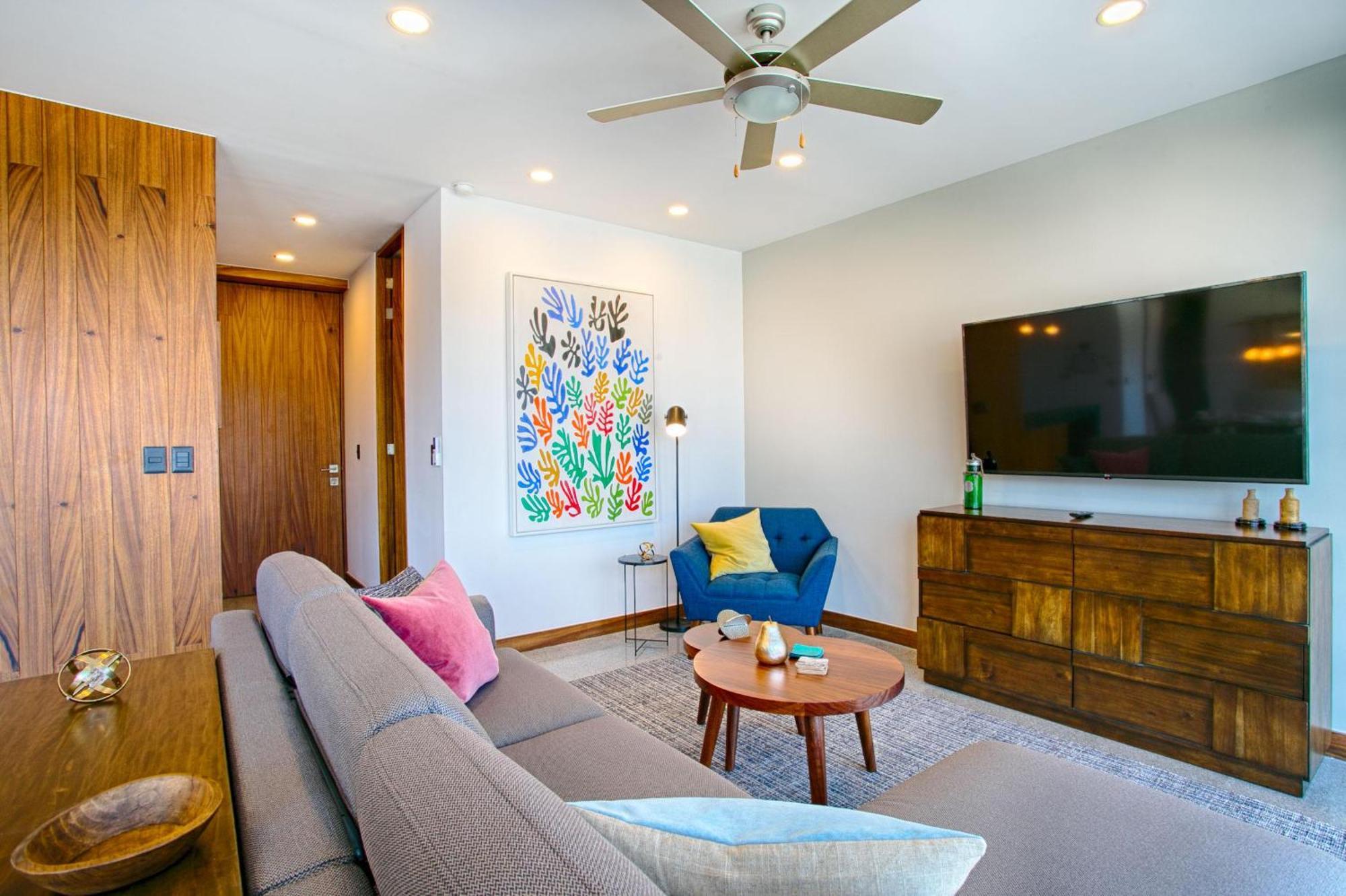 Chic, Spacious Condo, Great Walkability, Pool, Gym, Rooftop Views * Puerto Vallarta