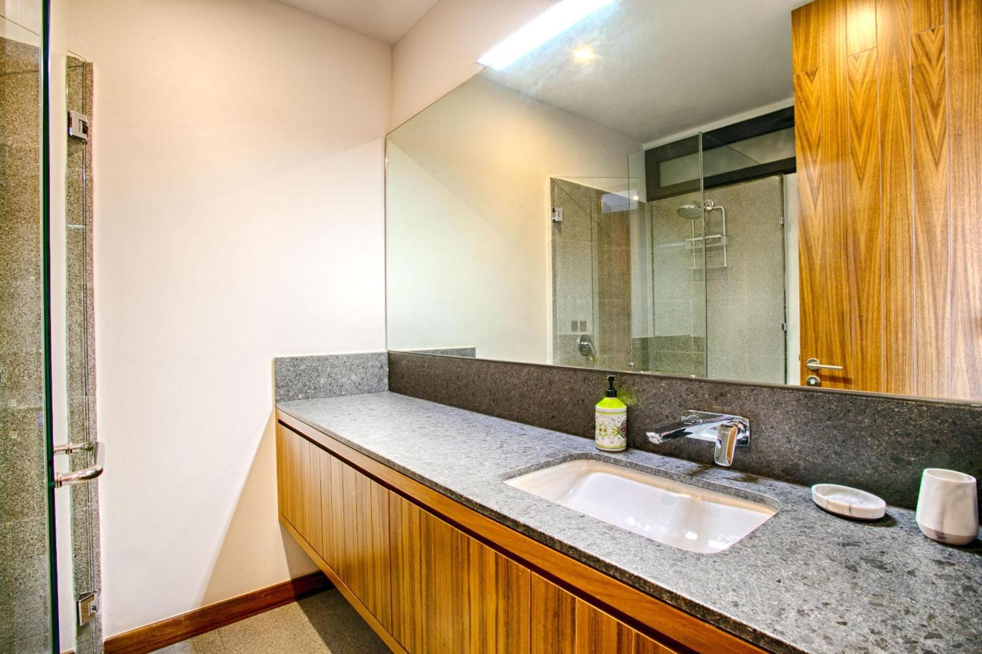 Holiday home Chic, Spacious Condo, Great Walkability, Pool, Gym, Rooftop Views Puerto Vallarta
