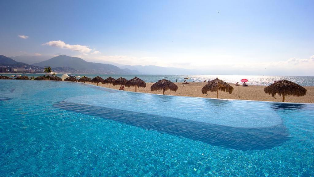 Beachfront With Access To Pools, Gym, Tennis Court Сasa de vacaciones
