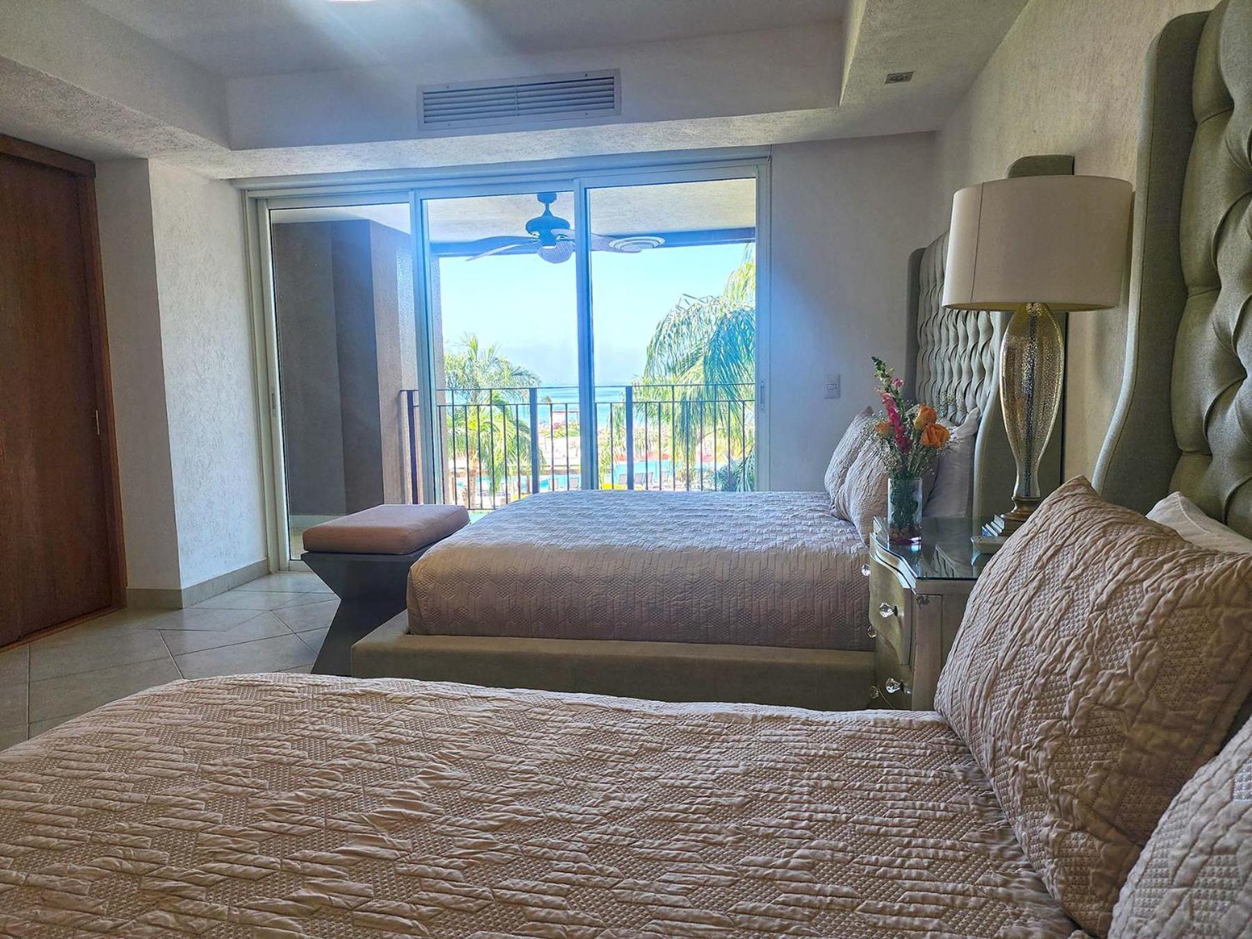 Amazing Views, Beachfront Grand Venetian Apartment *