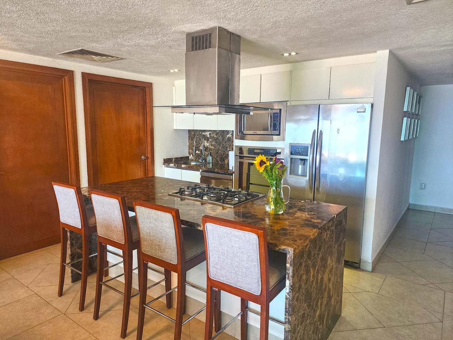Apartment Amazing Views, Beachfront Grand Venetian Puerto Vallarta