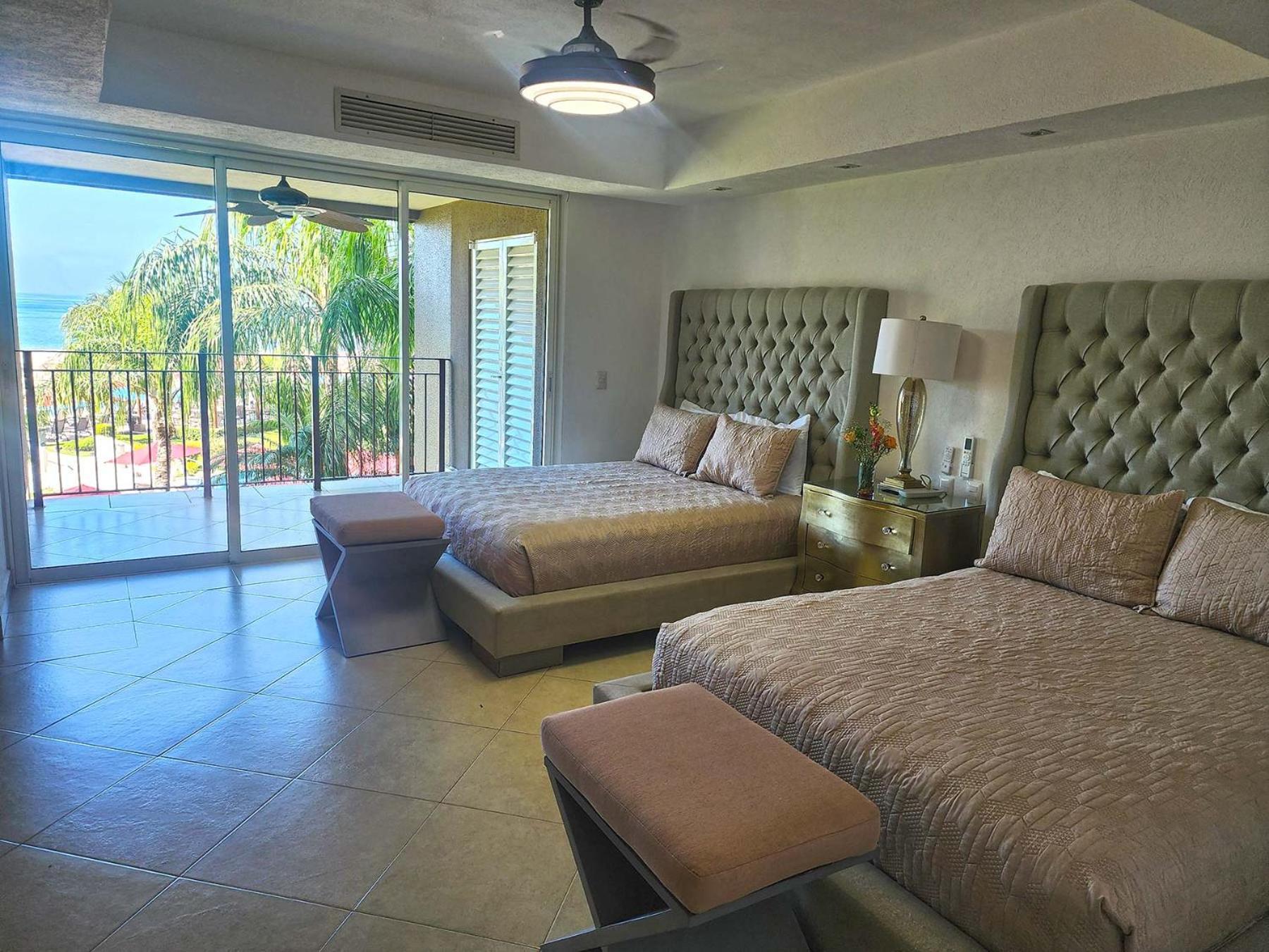 Amazing Views, Beachfront Grand Venetian Apartment
