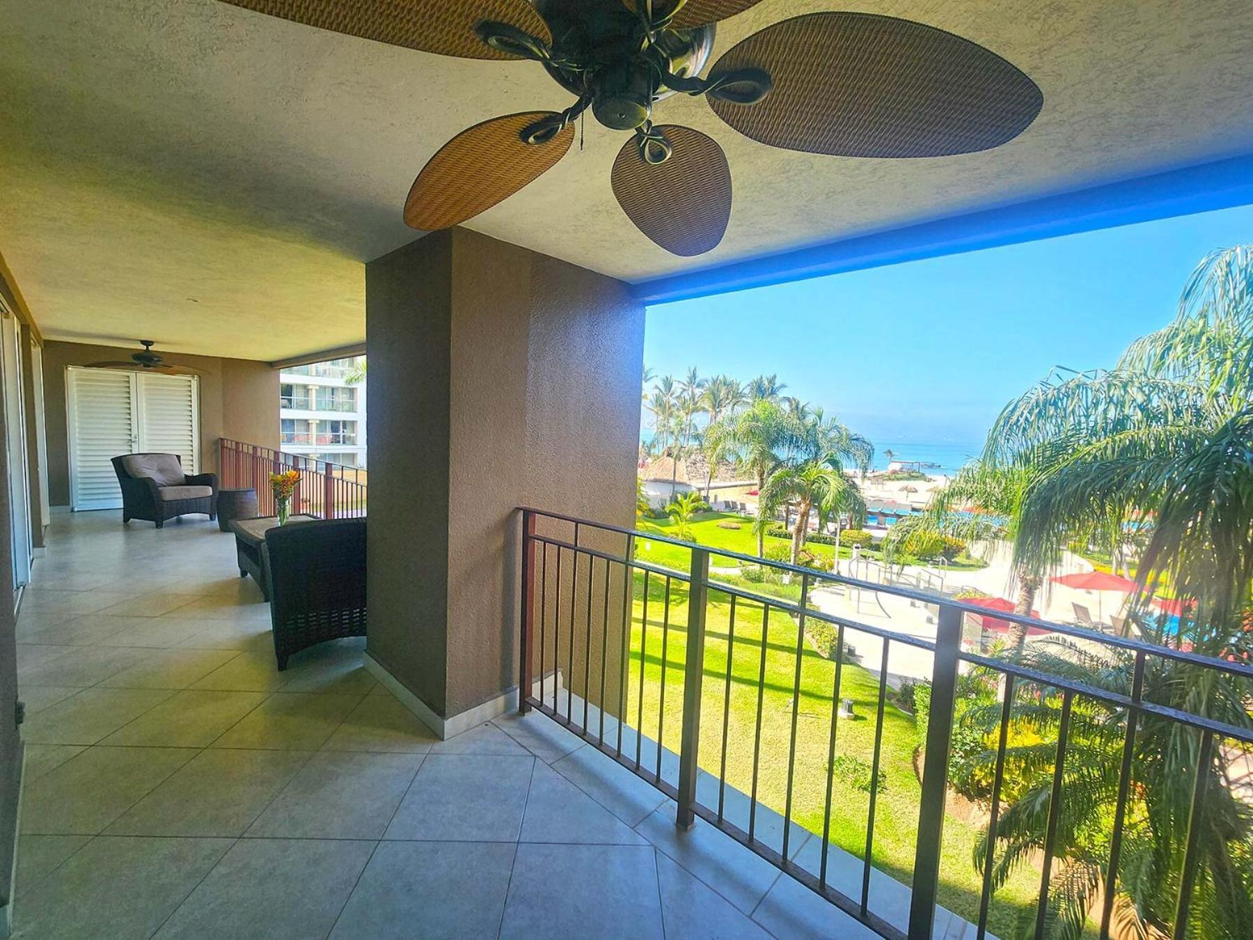 Amazing Views, Beachfront Grand Venetian Apartment *