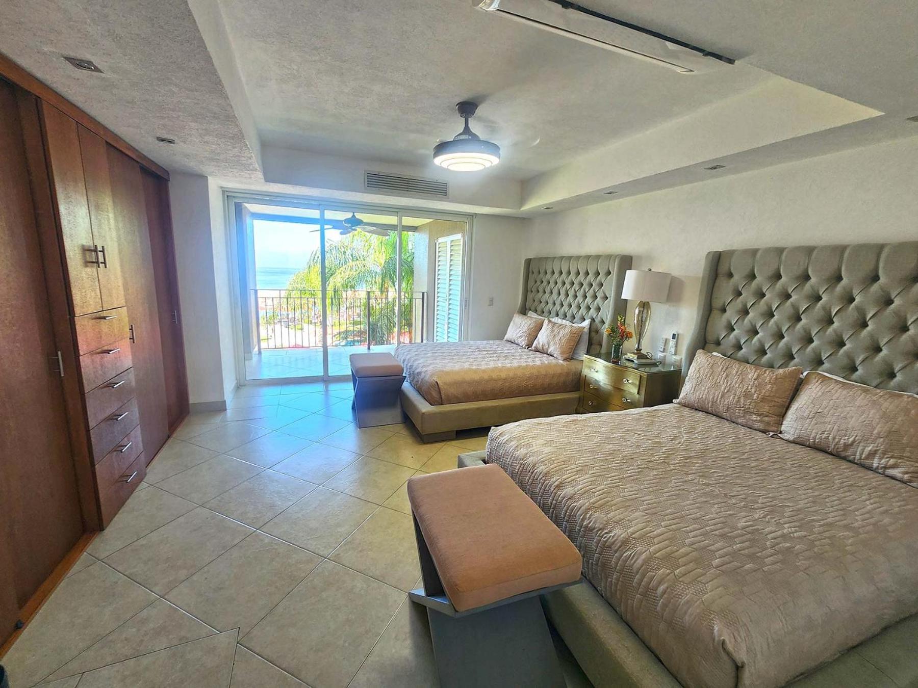 Amazing Views, Beachfront Grand Venetian Apartment *