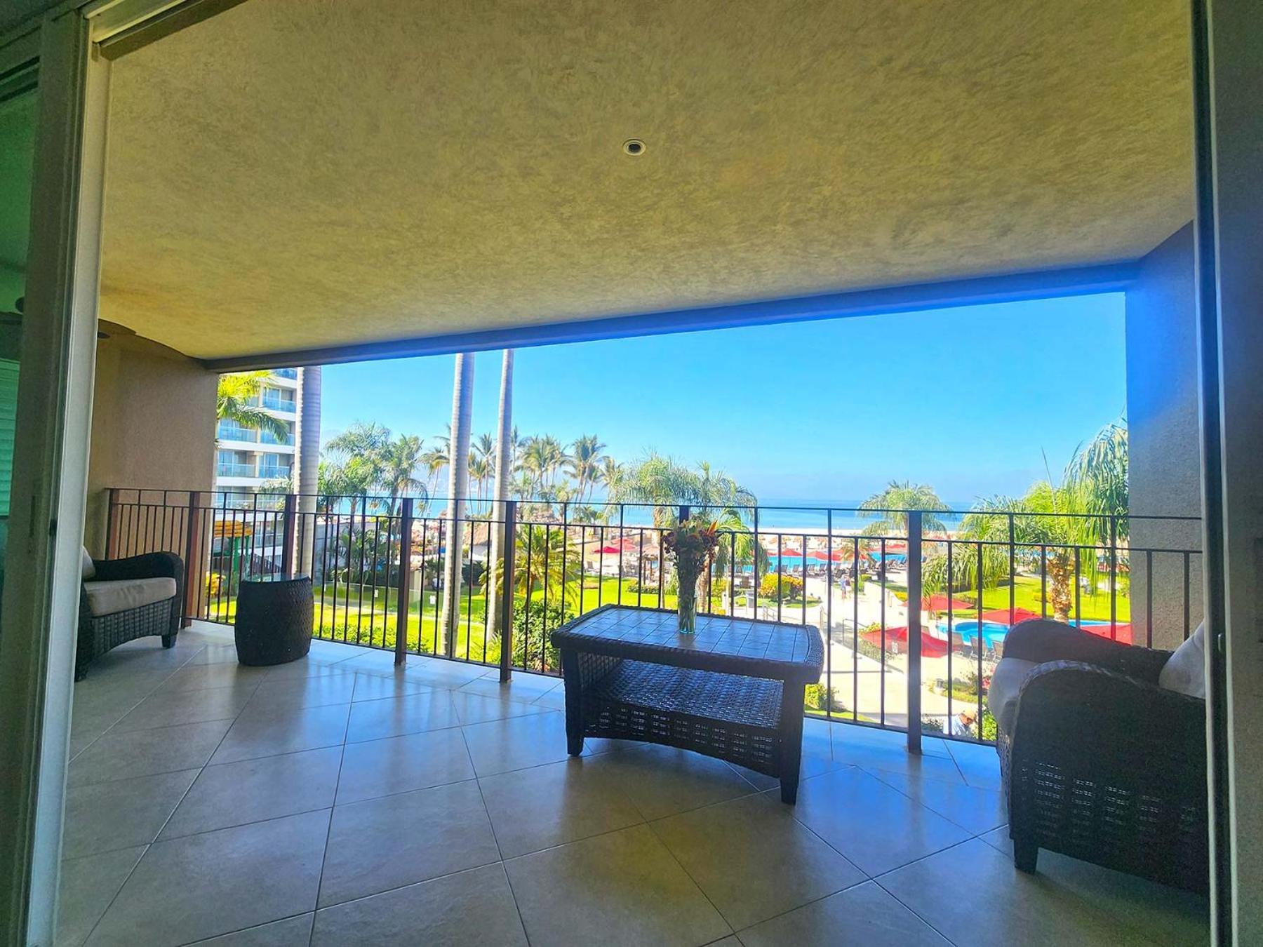 Amazing Views, Beachfront Grand Venetian Apartment Puerto Vallarta