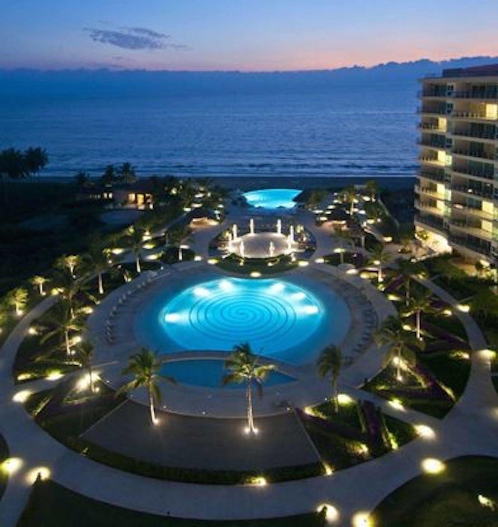 Unlimited Luxury - Del Canto Hotel