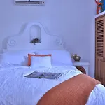 La Villa Del Sol - Pool & Spa And Staff
