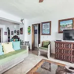 Ocean View 2Br Condo-Balcony-Beach-Pool