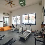 Amazing 2 Bedroom Condo Overlooking The Pool - Romantic Zone