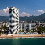 Oceanfront 1Br With Balcony - Sea View & Pools