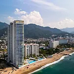 Oceanfront 1Br With Balcony - Sea View & Pools