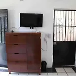 09 Habitacion Independiente En Zona Romantica A Solo 3 Cuadras De La Playa