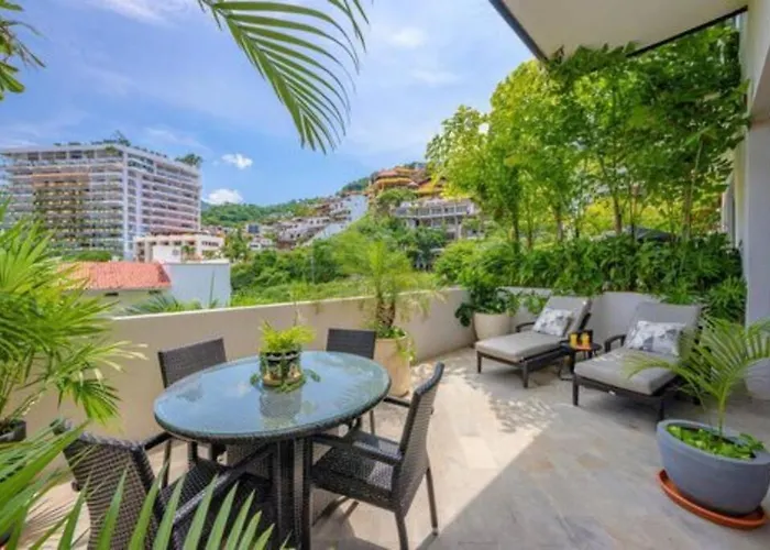 1 Bd In The Heart Of Romantic Zone