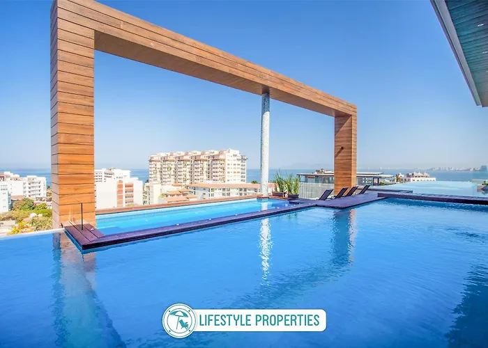 New Large Balcony, Hot Tub, Gym