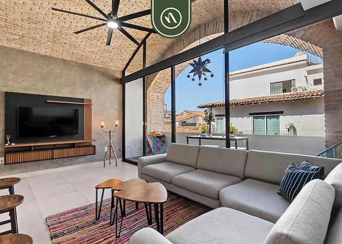Restored Historic 2 Bedroom Condo In Downtown - Pool
