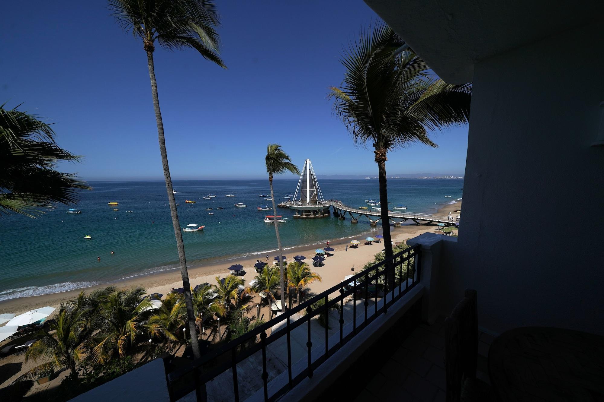 Hotel Emperador Vallarta Beachfront Hotel&suites