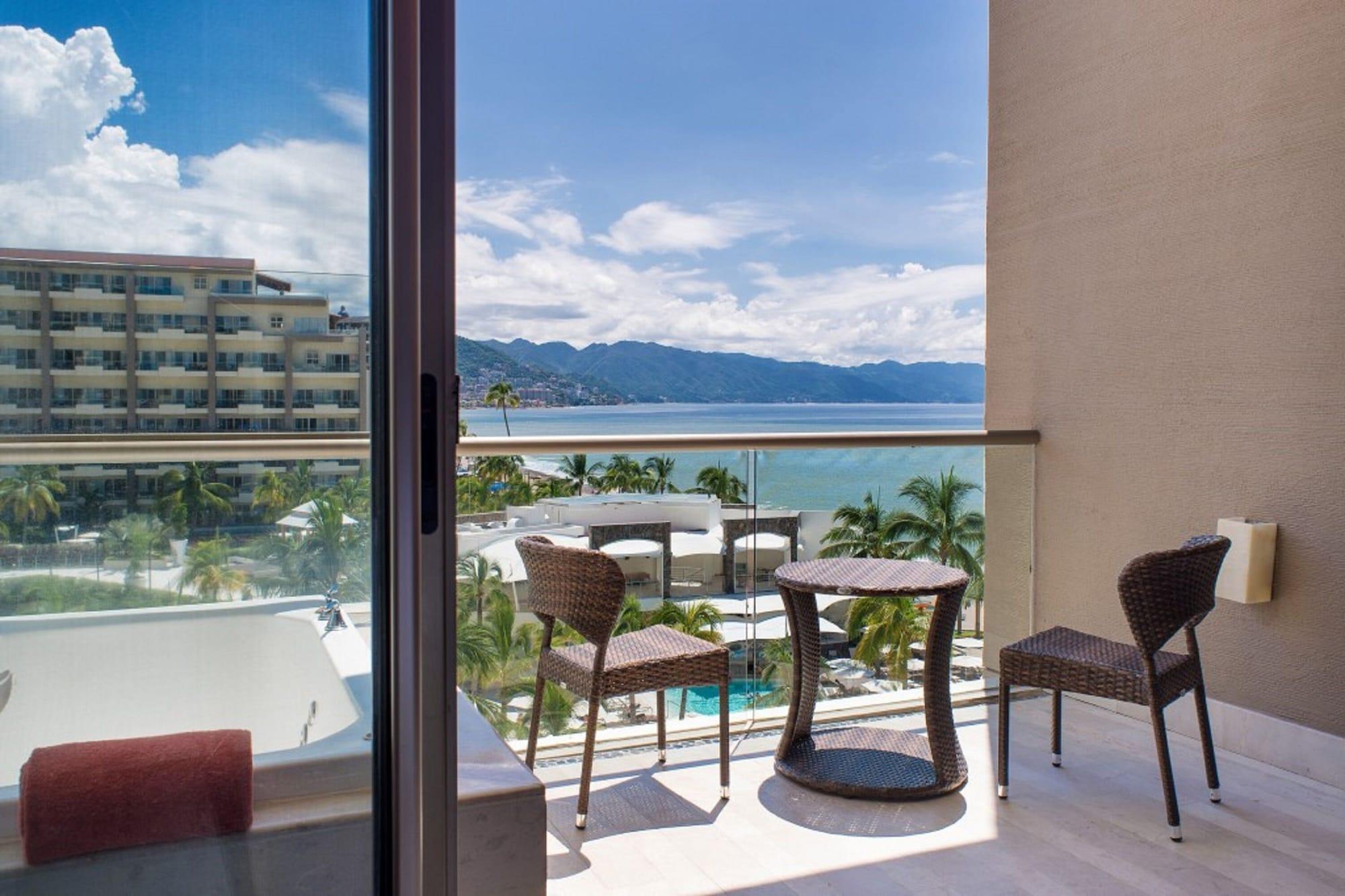 Resort Dreams Vallarta Bay & Spa