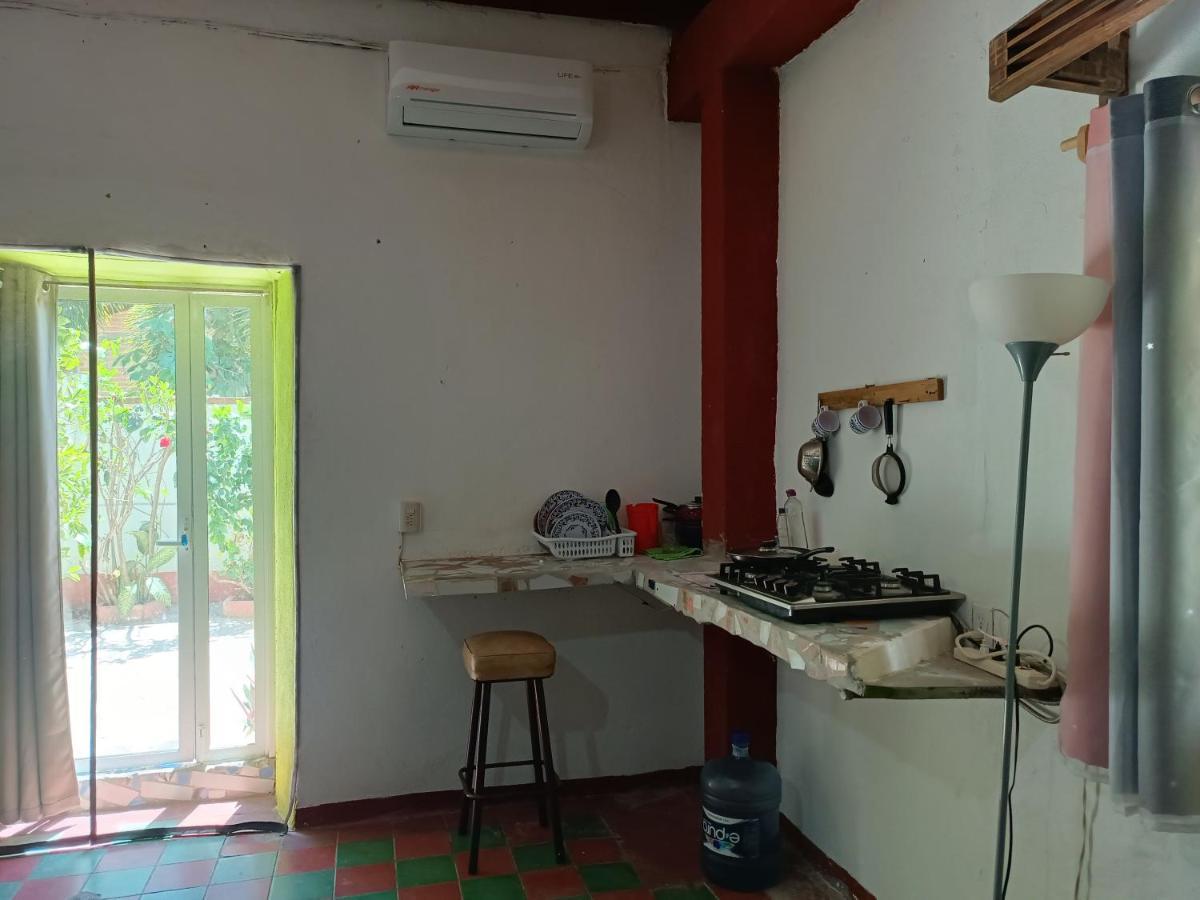 Habitación en casa particular Estudio Y Terraza Con Vista Al Mar Por El Malecon