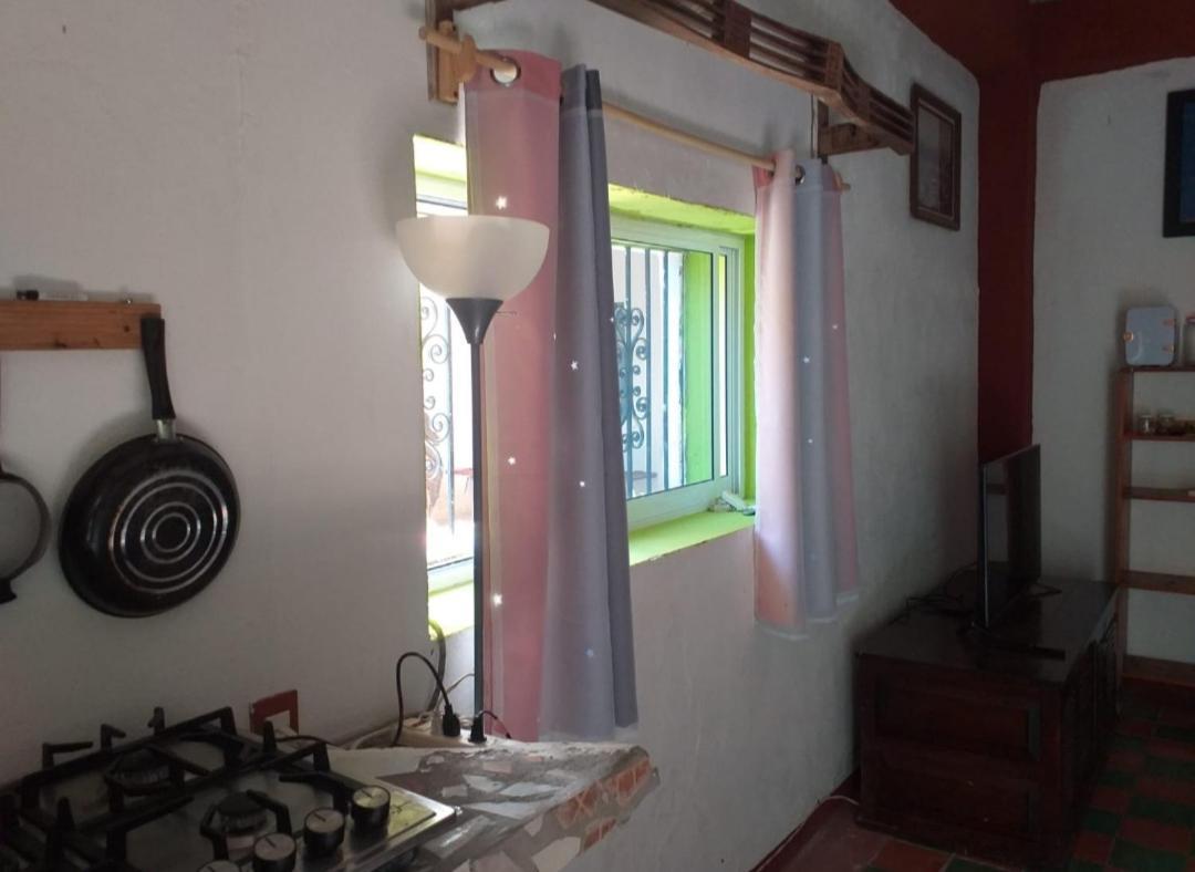 Estudio Y Terraza Con Vista Al Mar Por El Malecon Habitación en casa particular *