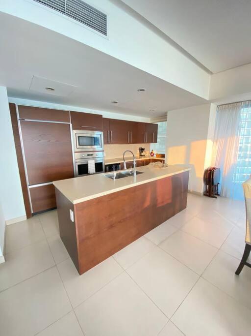 Icon - Beachfront, 3 Bedrooms + Apartamento Puerto Vallarta