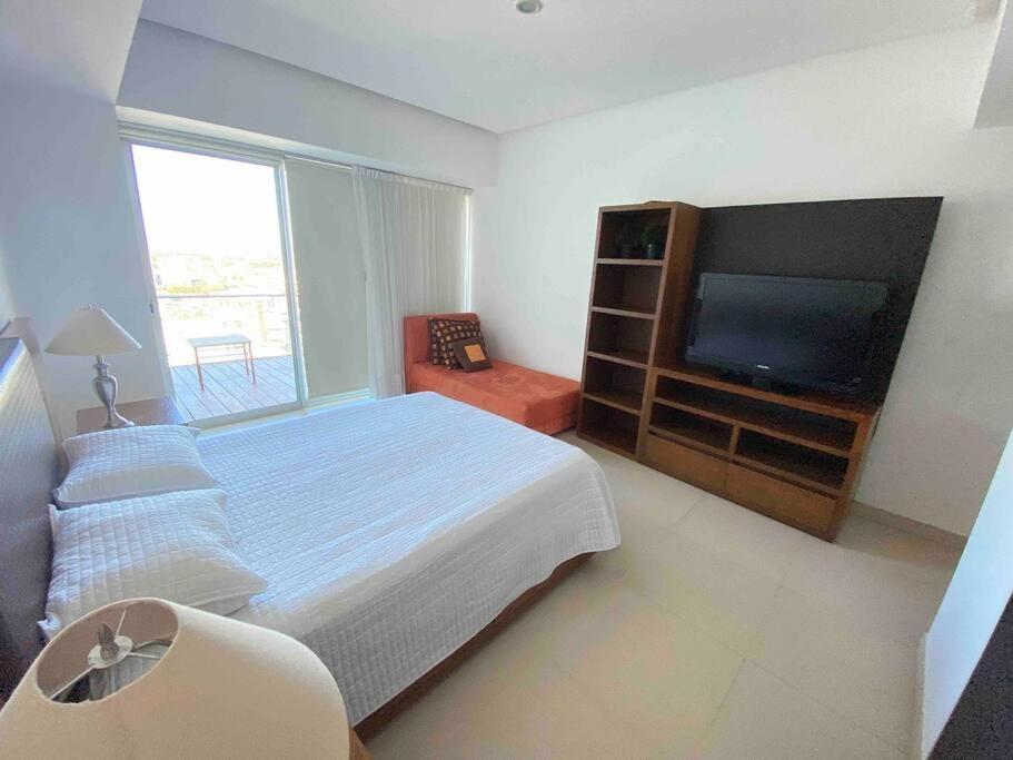 Icon - Beachfront, 3 Bedrooms + Apartamento Puerto Vallarta