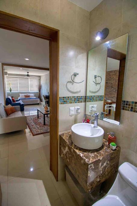 Apartamento 2 Bd Loft In Versalles, Walk To The Beach!