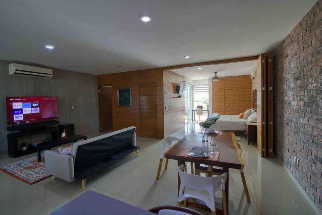 Apartamento 2 Bd Loft In Versalles, Walk To The Beach!