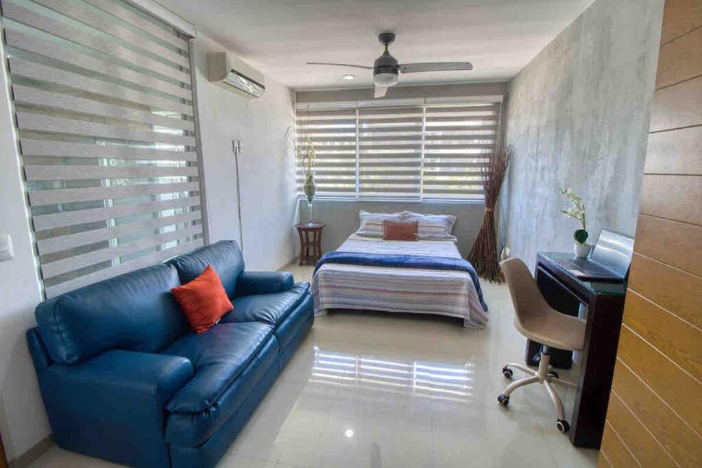 Apartamento 2 Bd Loft In Versalles, Walk To The Beach! *