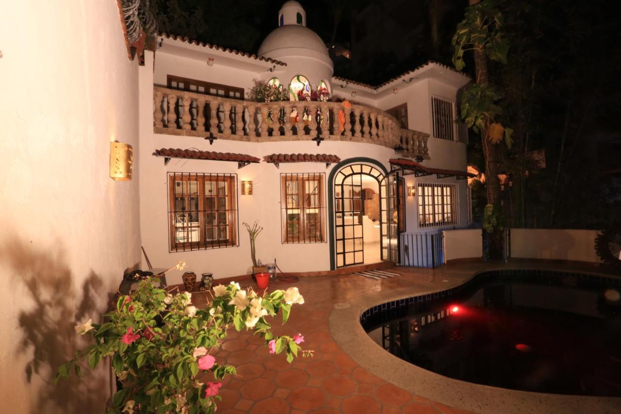 Bed & Breakfast La Del Sol - Pool & And Staff Puerto Vallarta