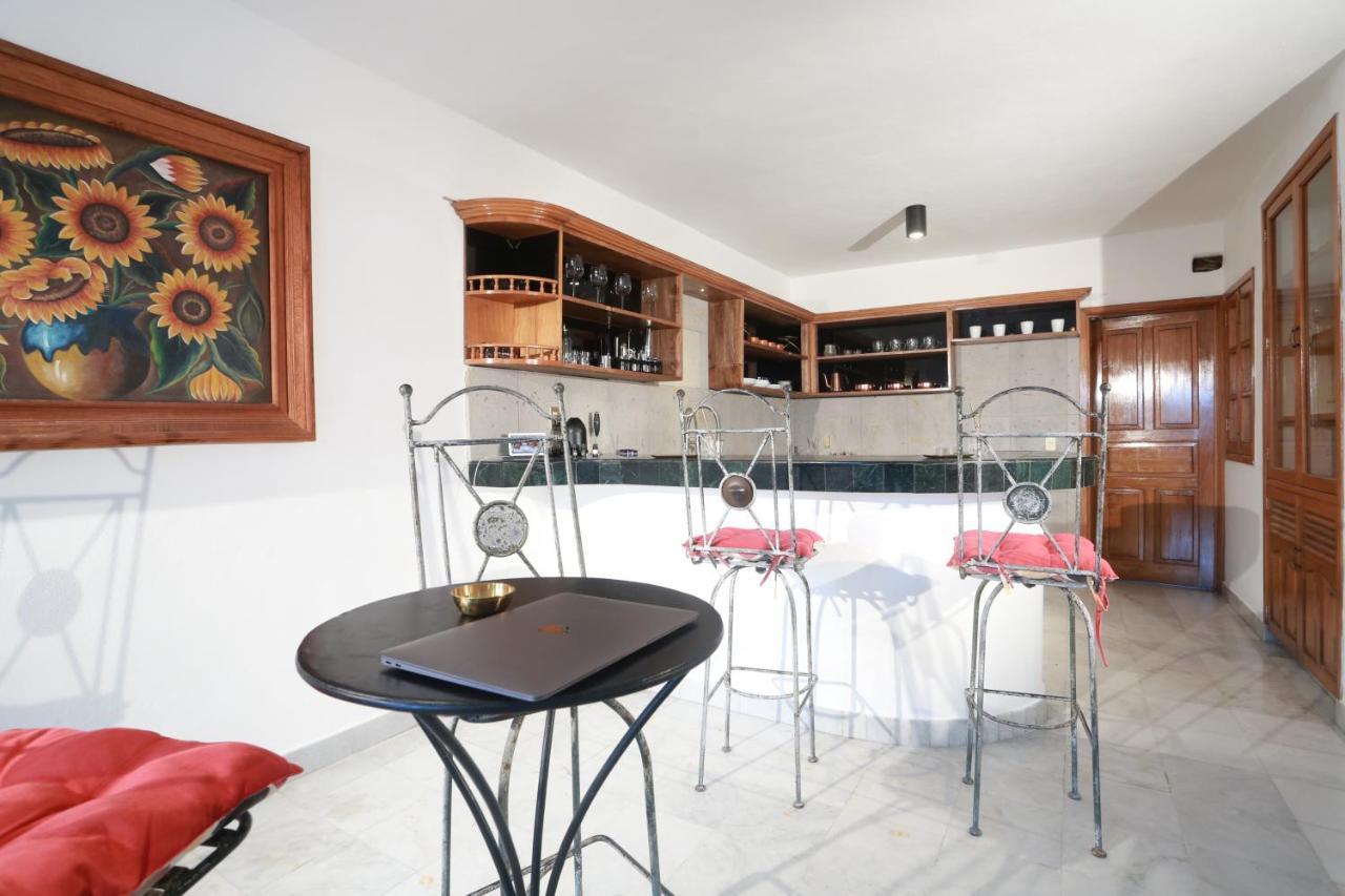 Bed & Breakfast La Del Sol - Pool & And Staff Puerto Vallarta