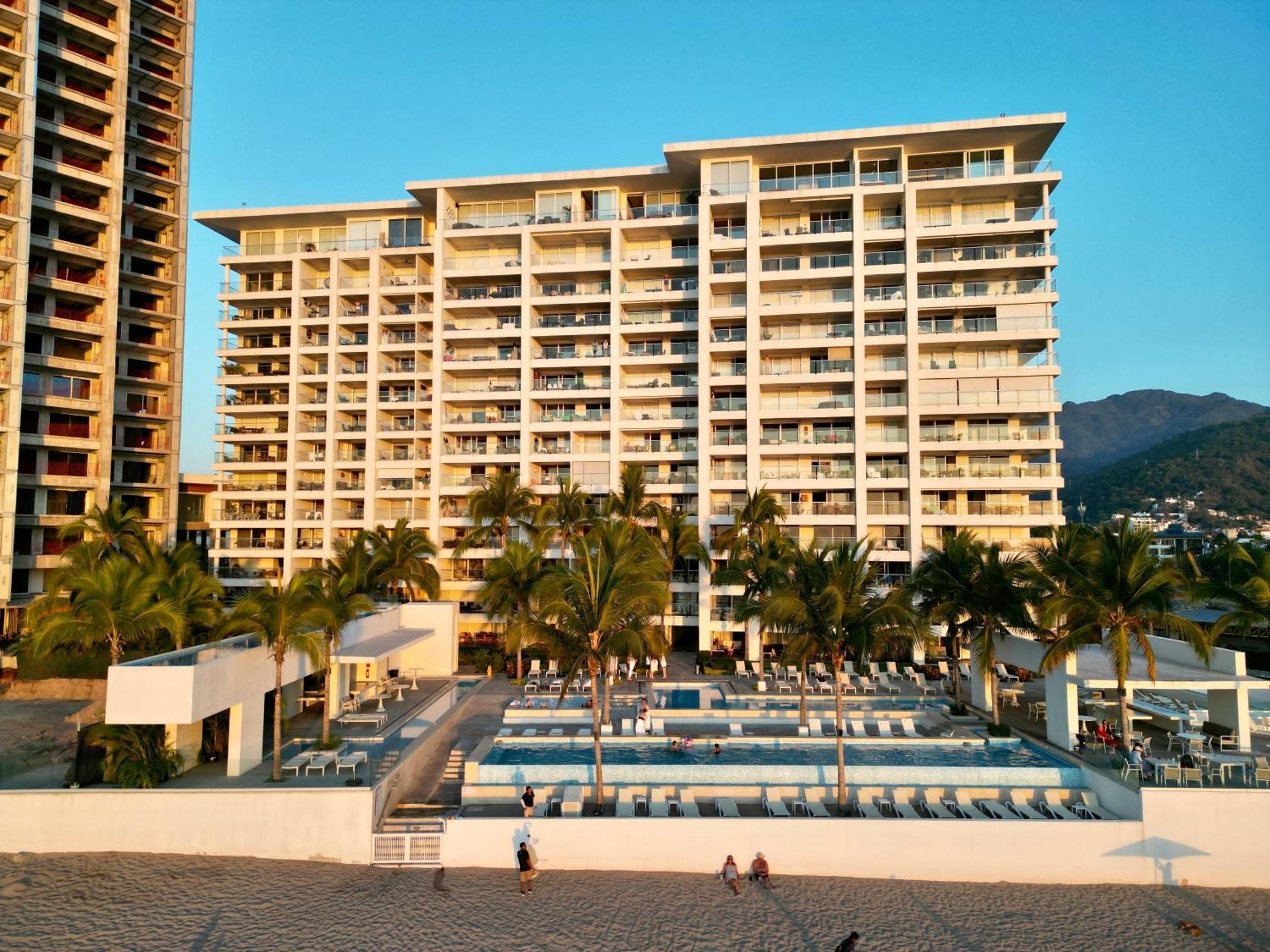 Harbor 13008a Artistic Beachfront By Moikkarentals Apartamento Puerto Vallarta